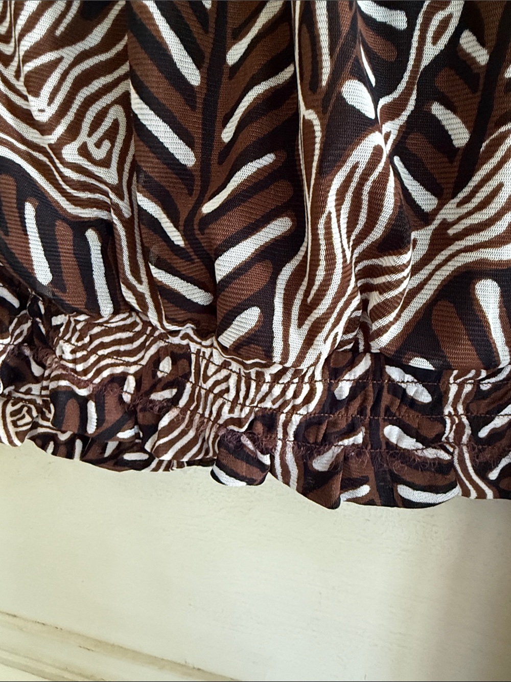 Jane and Delancey Brown and Cream top and skirt Leaf-Print size small - Picture 7 of 15